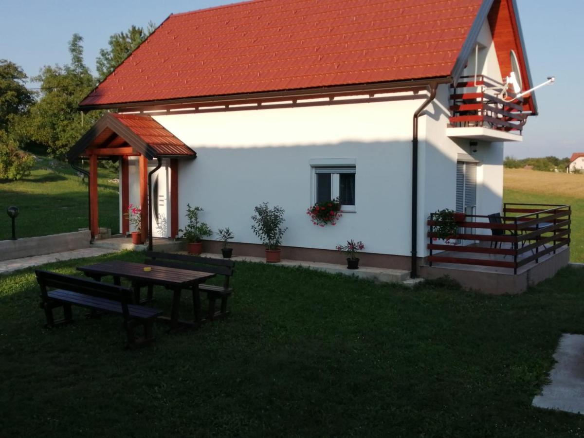 Apartments And Rooms Krizmanic Smoljanac Chambre photo