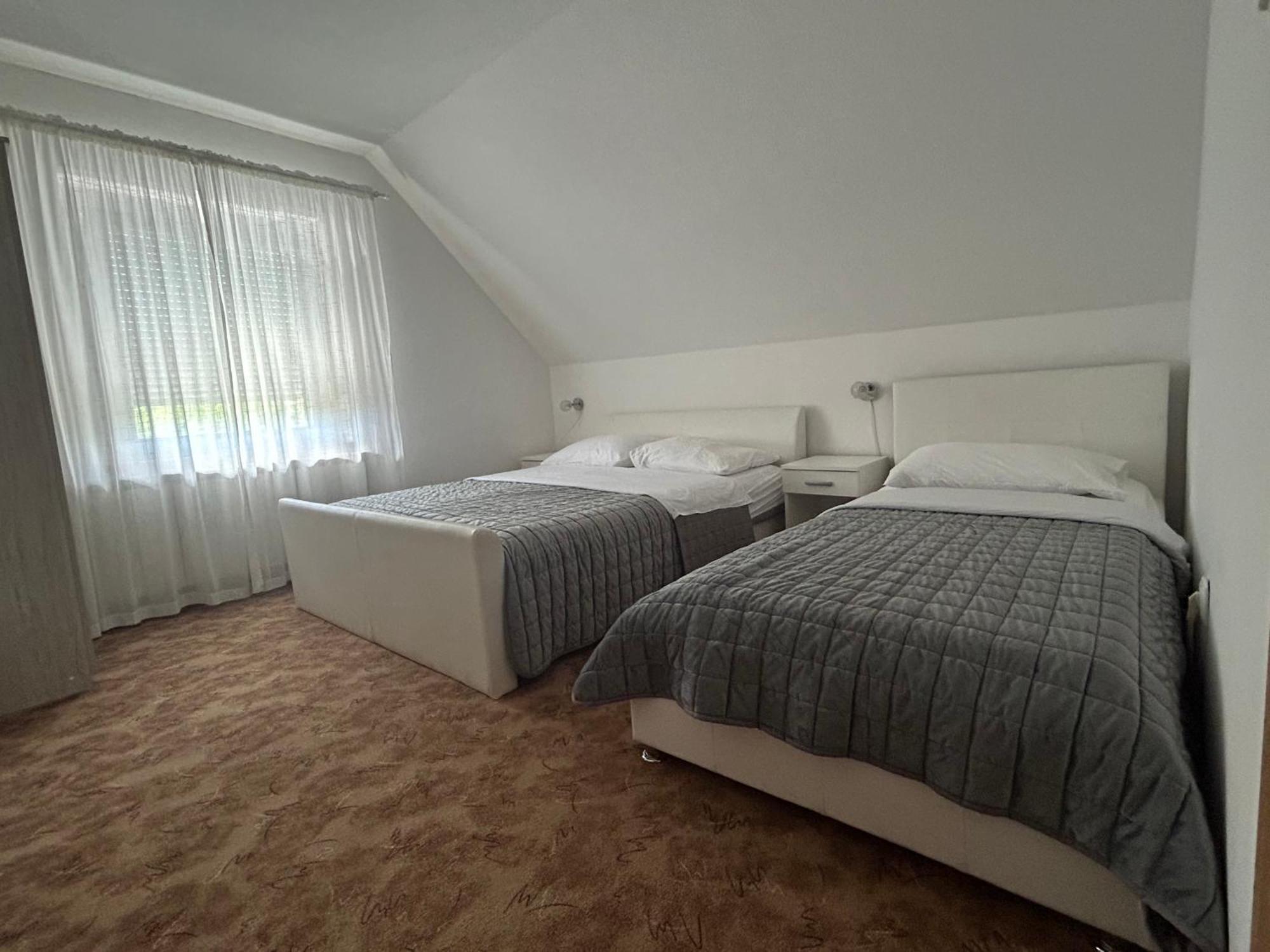 Apartments And Rooms Krizmanic Smoljanac Extérieur photo