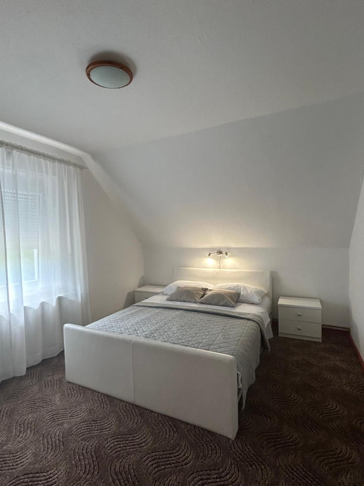 Apartments And Rooms Krizmanic Smoljanac Extérieur photo