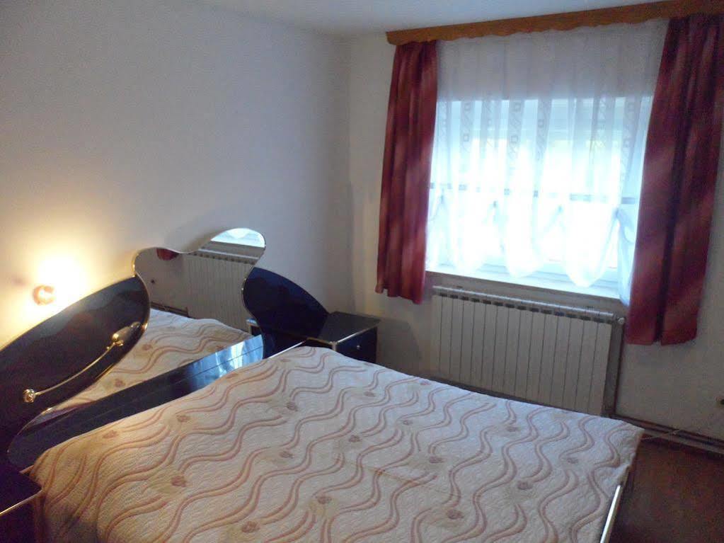 Apartments And Rooms Krizmanic Smoljanac Extérieur photo