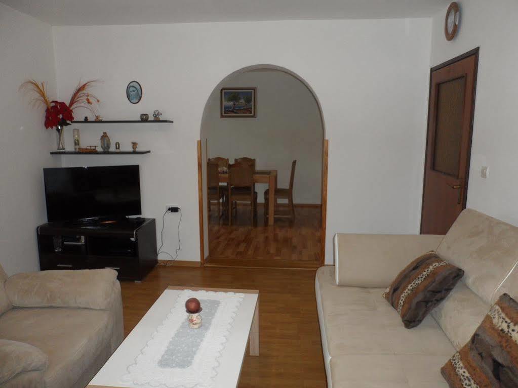 Apartments And Rooms Krizmanic Smoljanac Extérieur photo