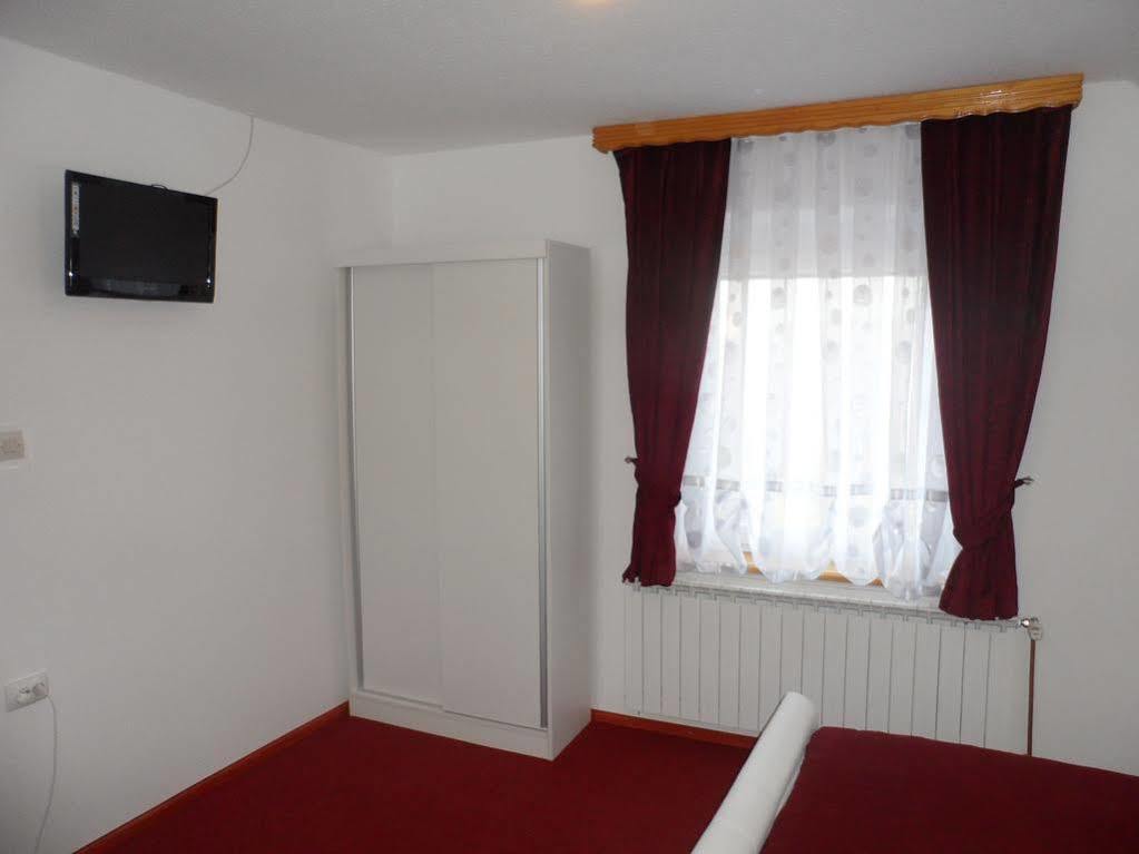 Apartments And Rooms Krizmanic Smoljanac Extérieur photo