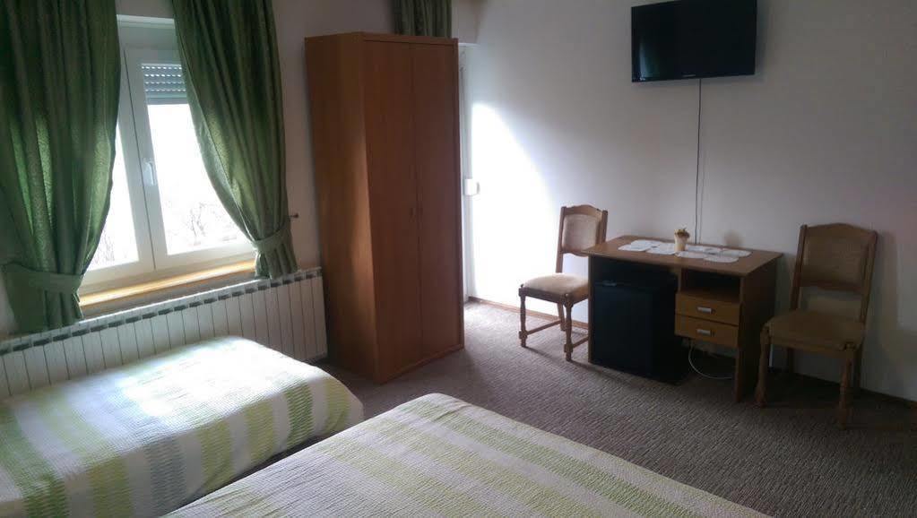 Apartments And Rooms Krizmanic Smoljanac Extérieur photo